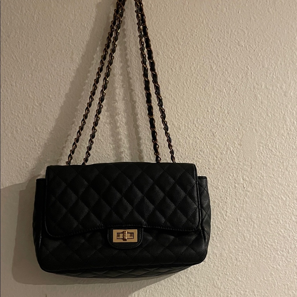 Chic Black Quilted Shoulder Bag with Chain Strap